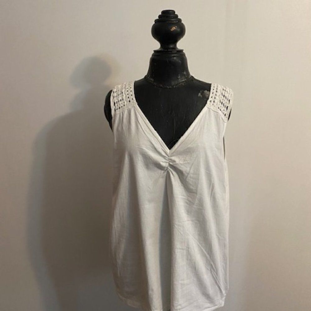 Tommy Hilfiger White V-neck crochet sleeveless top, size 3X